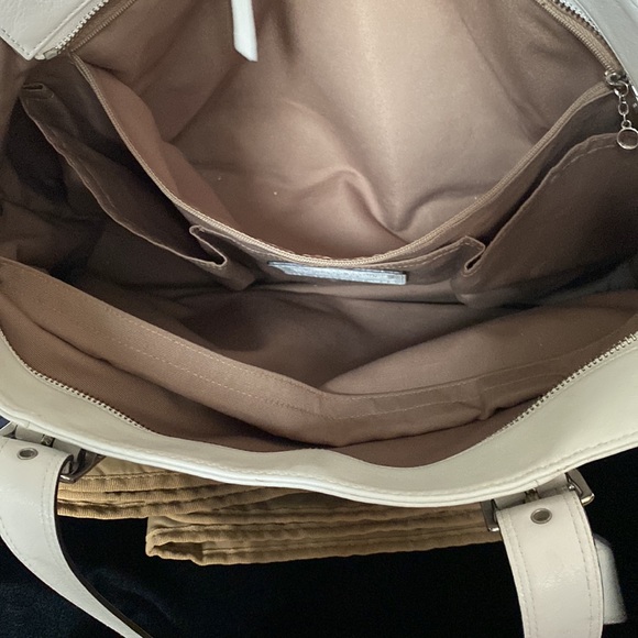 Coach creamy/white color leather diaper bag with 2 changing pads - Picture 7 of 15